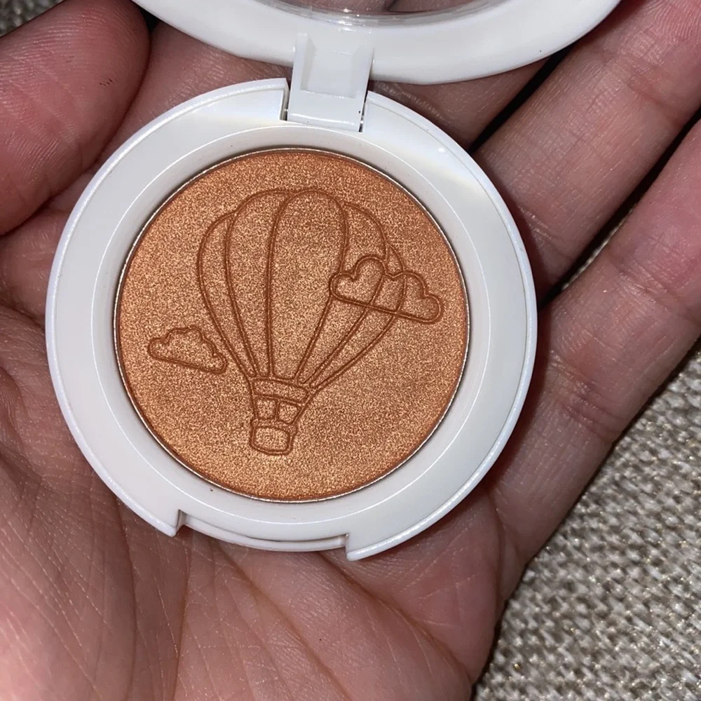 blush - Picture 2 of 3